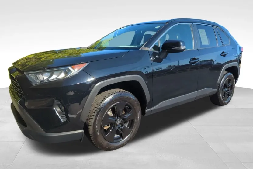 2021 Toyota RAV4 XLE photo 1