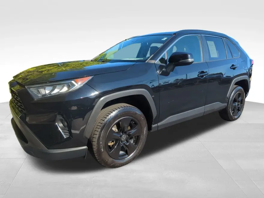 2021 Toyota RAV4 XLE photo 1