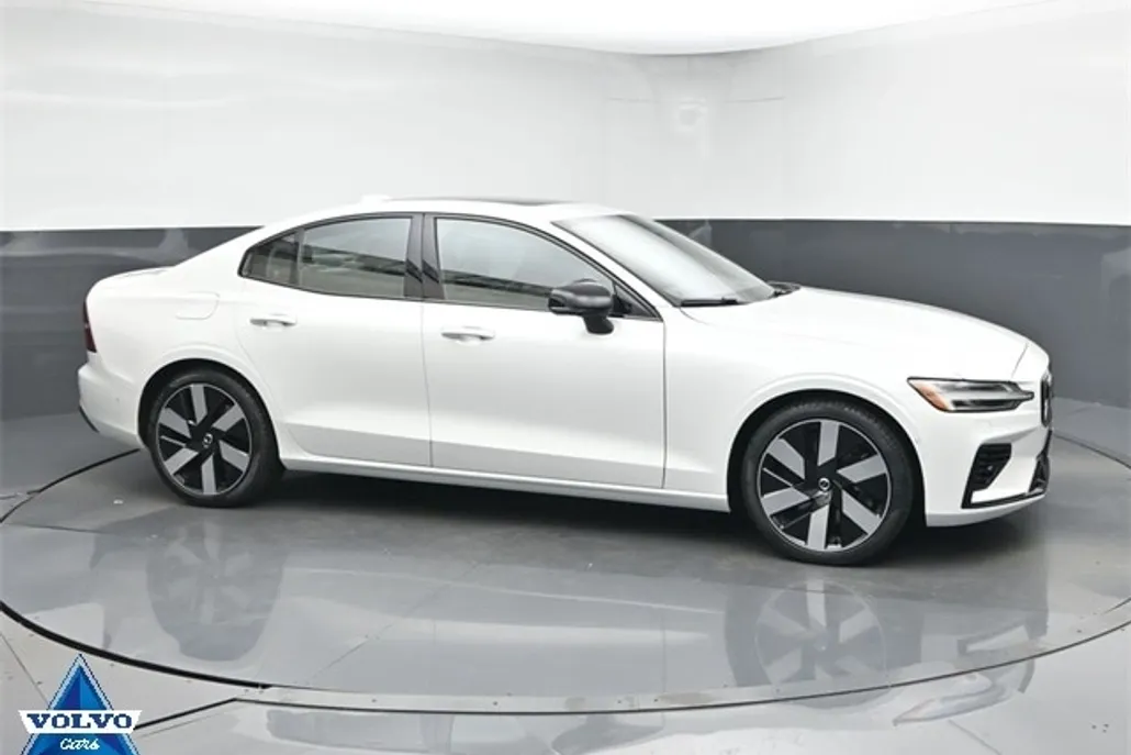 2024 Volvo S60 Ultimate photo 1