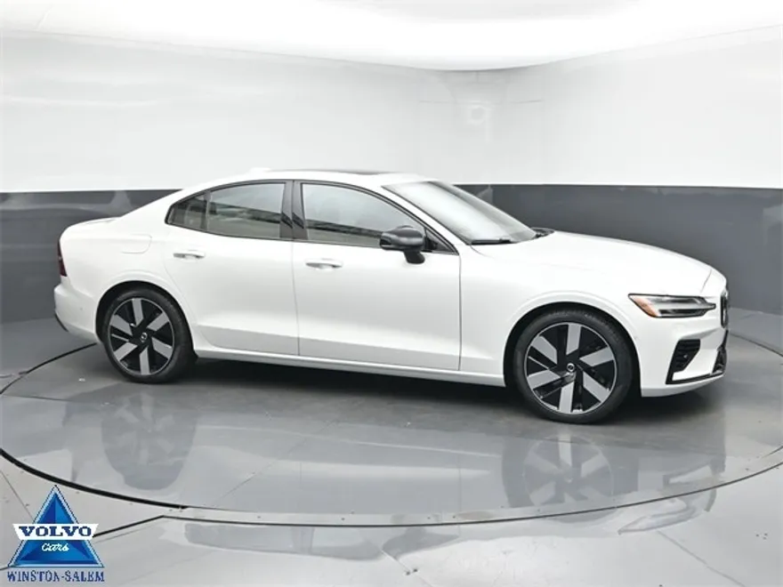 2024 Volvo S60 Ultimate photo 1