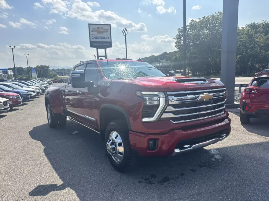 2024 Chevrolet Silverado 3500HD High Country photo 1