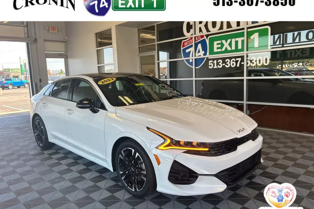 2022 Kia K5 GT-Line photo 1