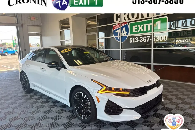 2022 Kia K5 GT-Line photo 1