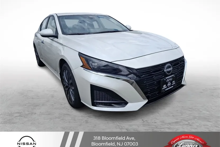 2025 Nissan Altima SV photo 1