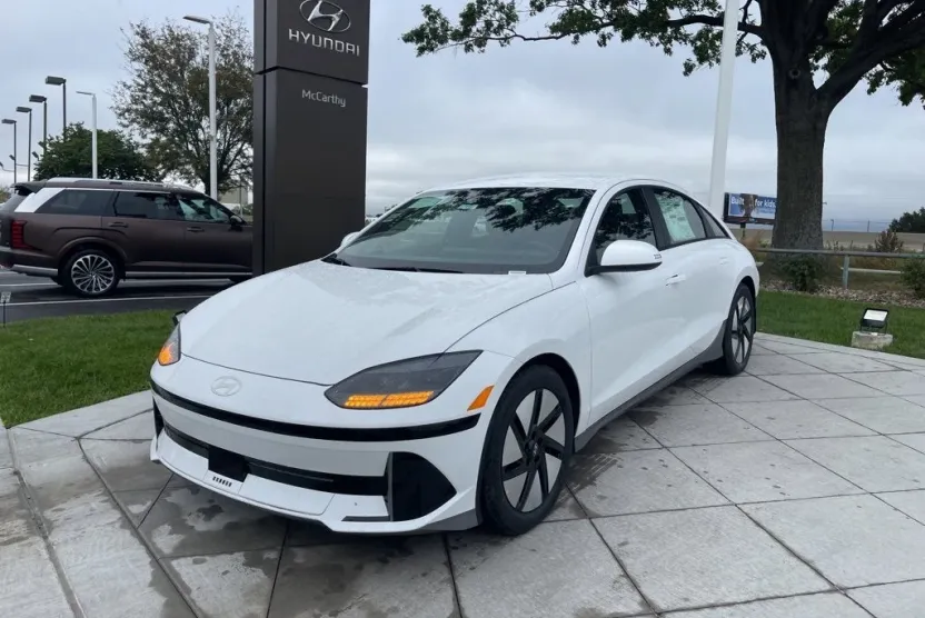 2025 Hyundai Ioniq 6 SE photo 1