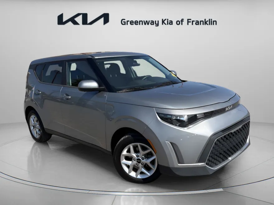 2023 Kia Soul LX photo 1