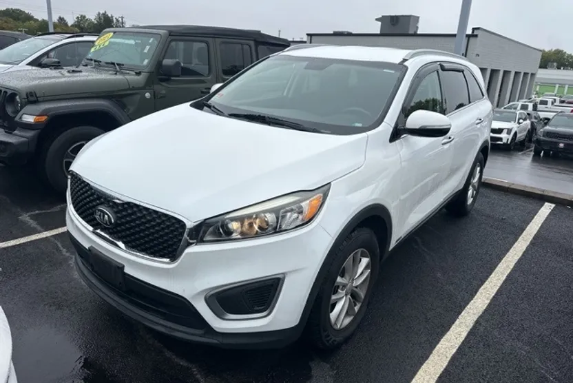 2017 Kia Sorento LX photo 1