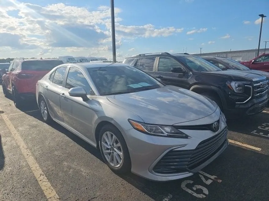 2021 Toyota Camry LE photo 1