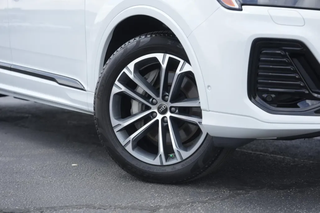 2025 Audi Q7 45 Premium Plus photo 1