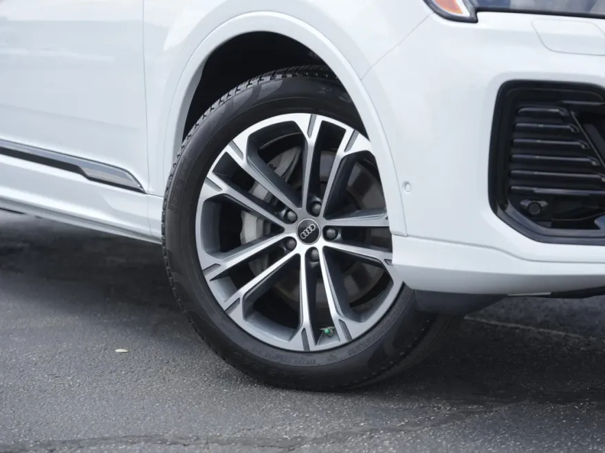 2025 Audi Q7 45 Premium Plus photo 1