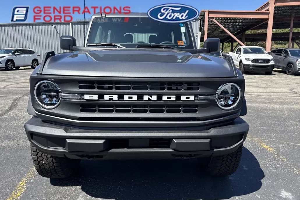 2025 Ford Bronco Base photo 1