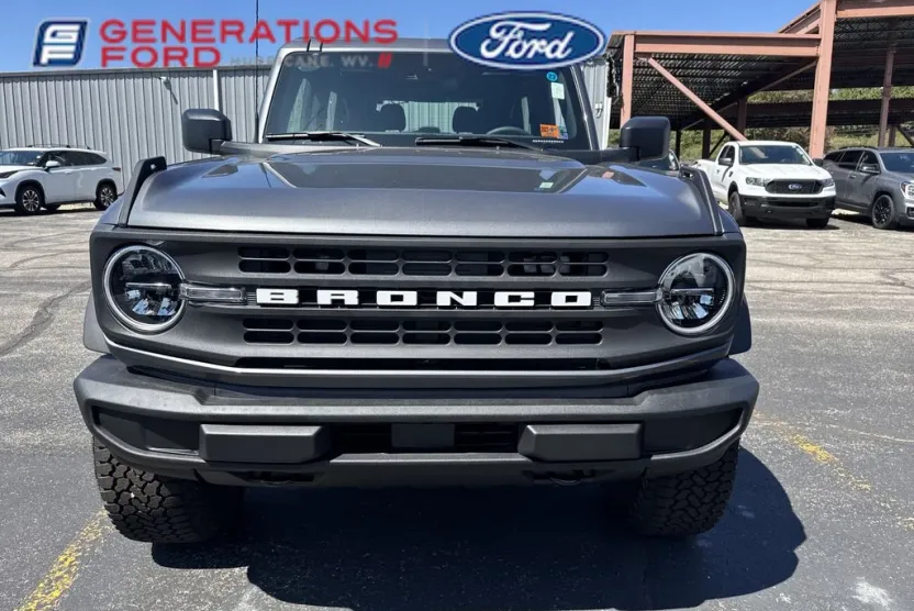 2025 Ford Bronco Base photo 1