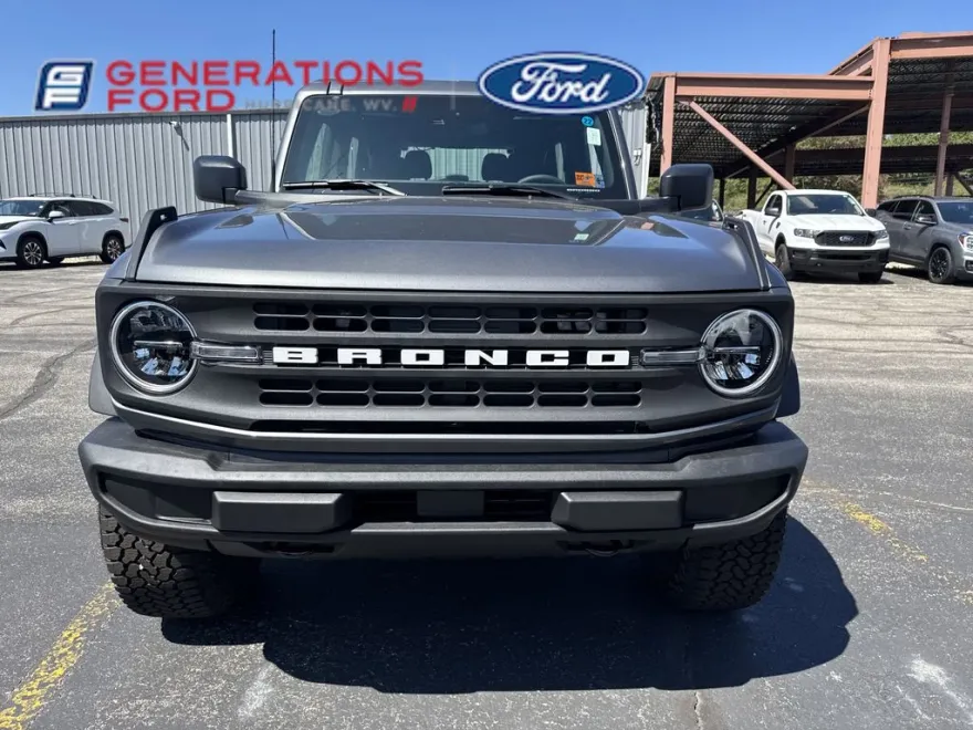 2025 Ford Bronco Base photo 1