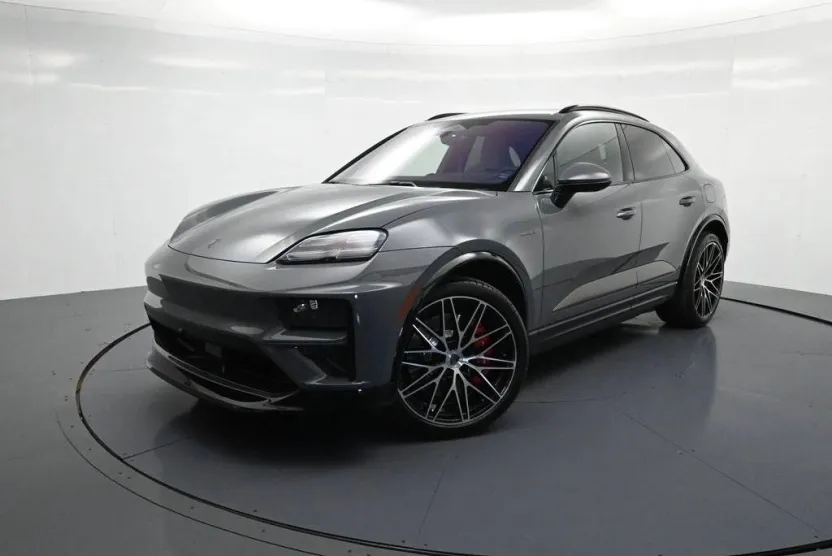2025 Porsche Macan Electric Turbo photo 1