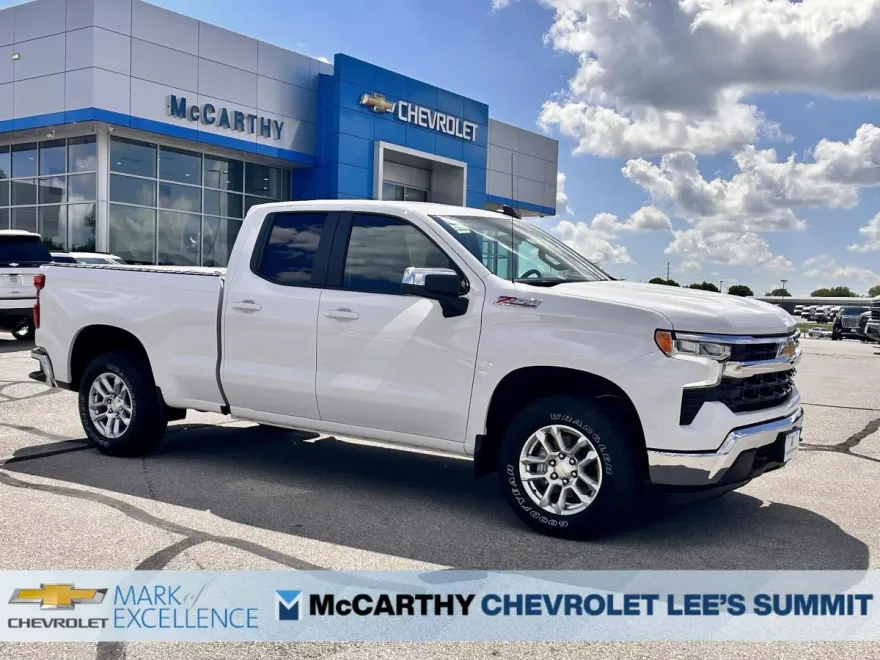 2026 Chevrolet Silverado 1500 LT photo 1