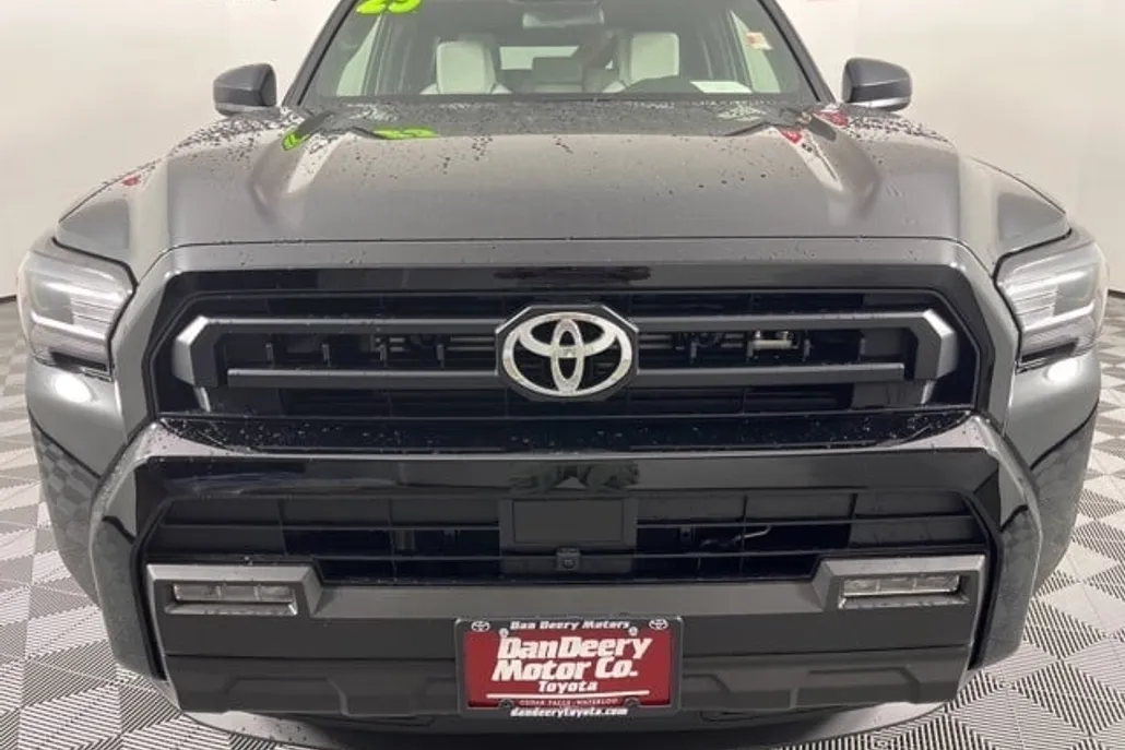 2025 Toyota 4Runner SR5 photo 1