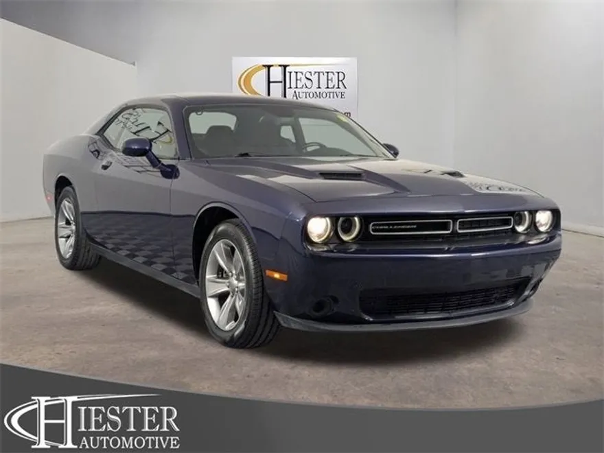 2015 Dodge Challenger SXT photo 1