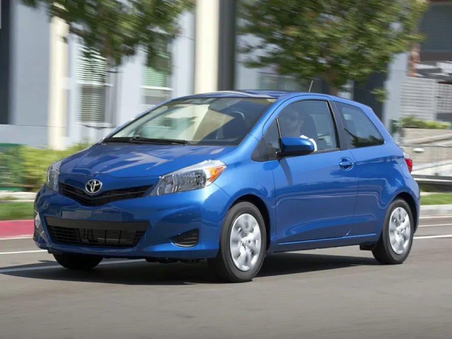 2013 Toyota Yaris L photo 1