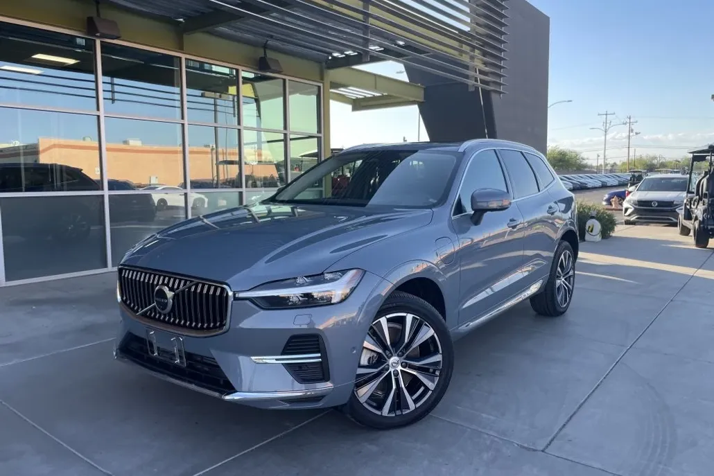 2022 Volvo XC60 Recharge Hybrid Inscription Expression photo 1