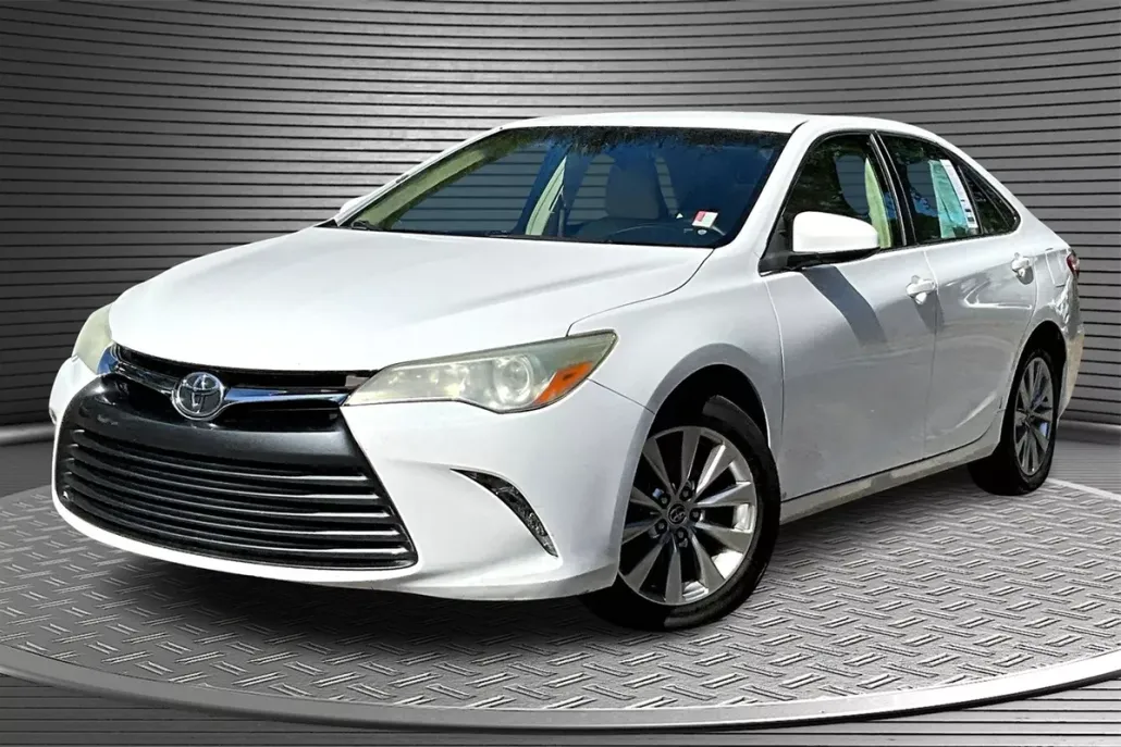 2015 Toyota Camry XLE photo 1