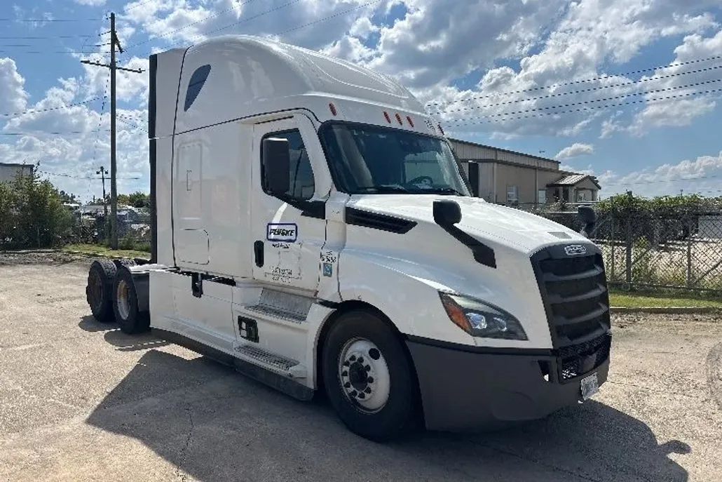 2022 Freightliner Cascadia 126" Sleeper Cab photo 1