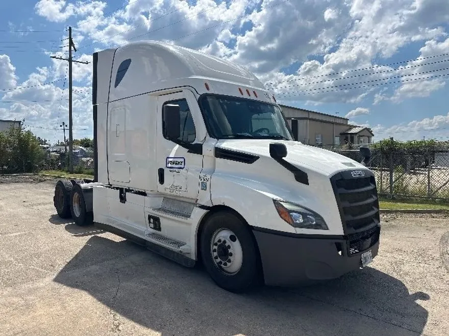 2022 Freightliner Cascadia 126" Sleeper Cab photo 1