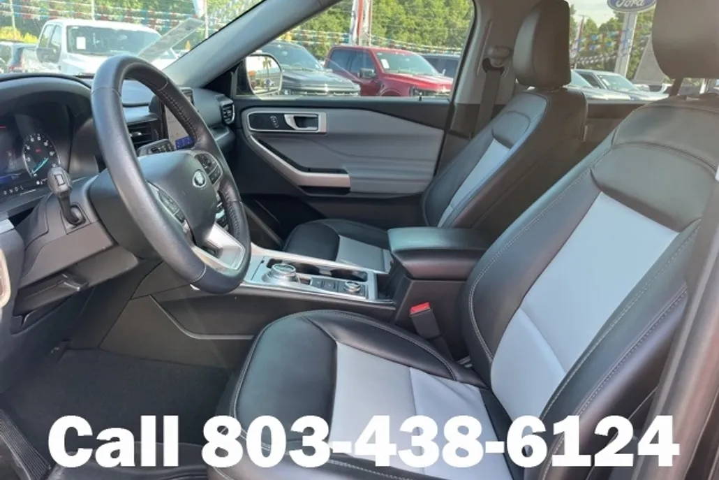 2023 Ford Explorer XLT photo 1