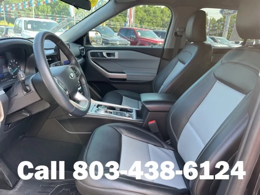 2023 Ford Explorer XLT photo 1