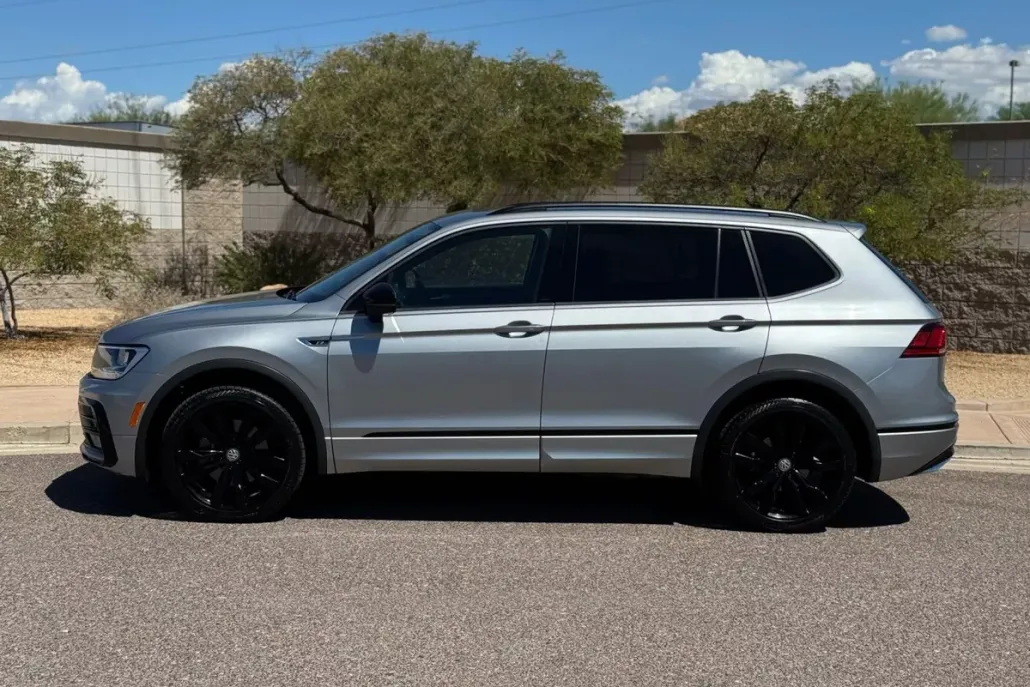 2021 Volkswagen Tiguan SE R-Line Black Sport photo 1