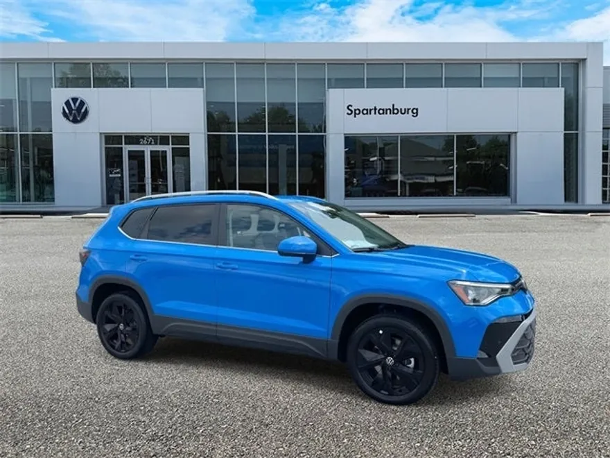 2025 Volkswagen Taos SE photo 1