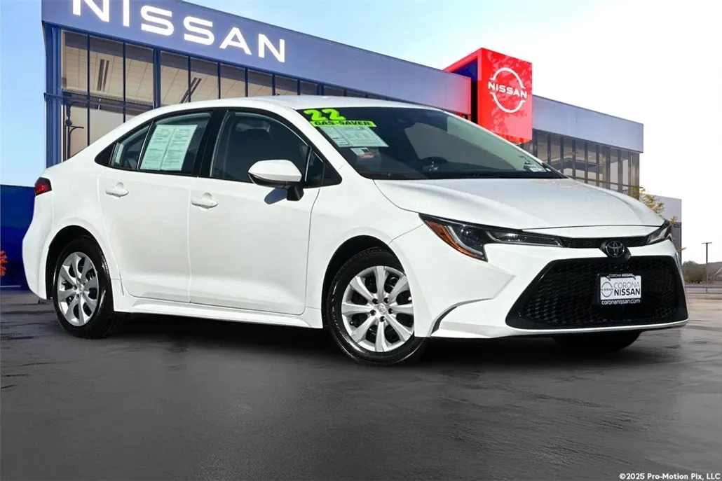 2022 Toyota Corolla LE photo 1