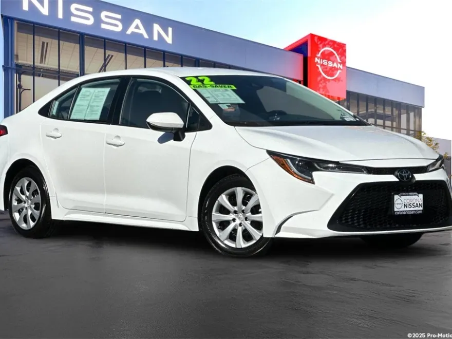 2022 Toyota Corolla LE photo 1