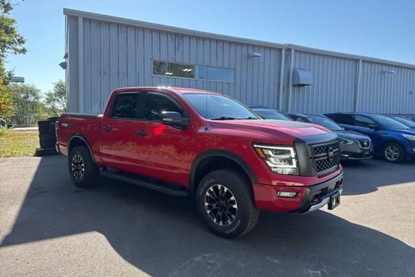 2020 Nissan Titan PRO-4X photo 1