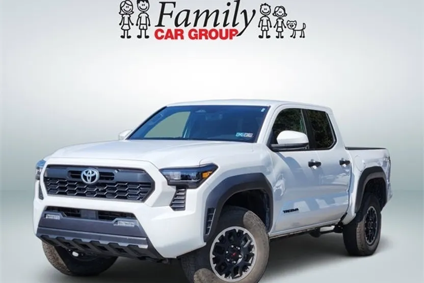 2024 Toyota Tacoma TRD Off-Road photo 1