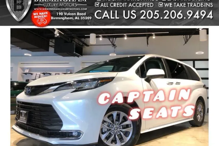 2022 Toyota Sienna XLE photo 1