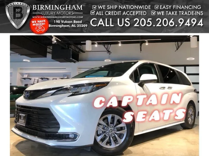 2022 Toyota Sienna XLE photo 1
