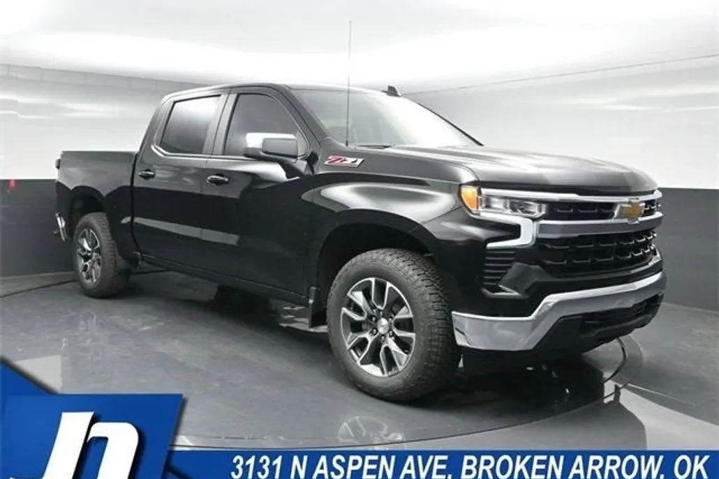 2025 Chevrolet Silverado 1500 LT photo 1