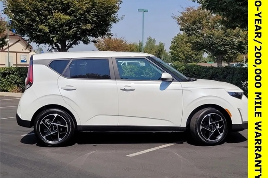 2025 Kia Soul EX photo 1