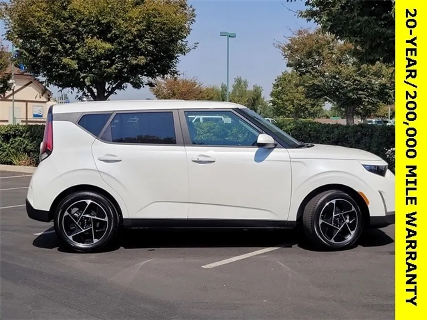 2025 Kia Soul EX photo 1
