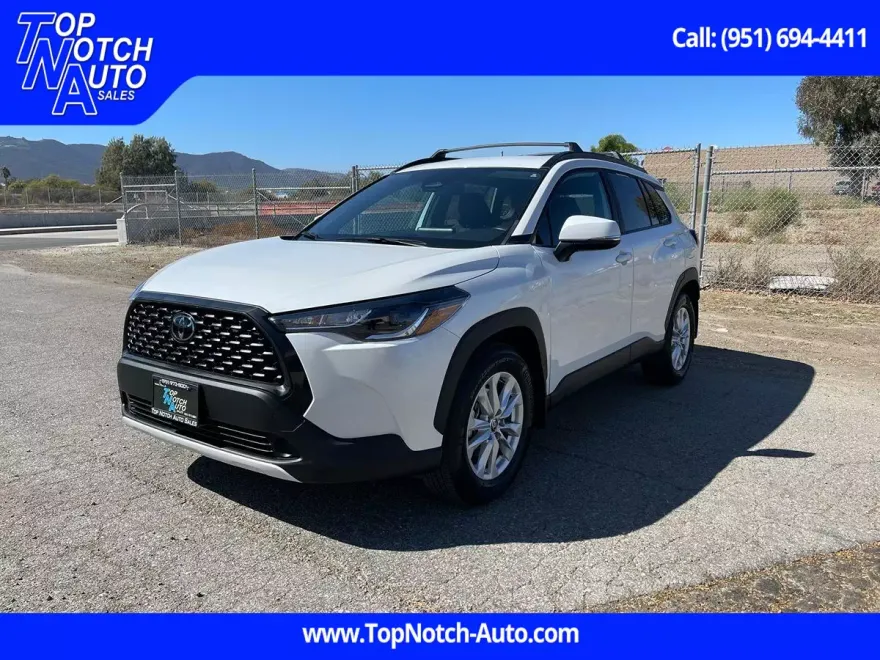 2023 Toyota Corolla Cross LE photo 1