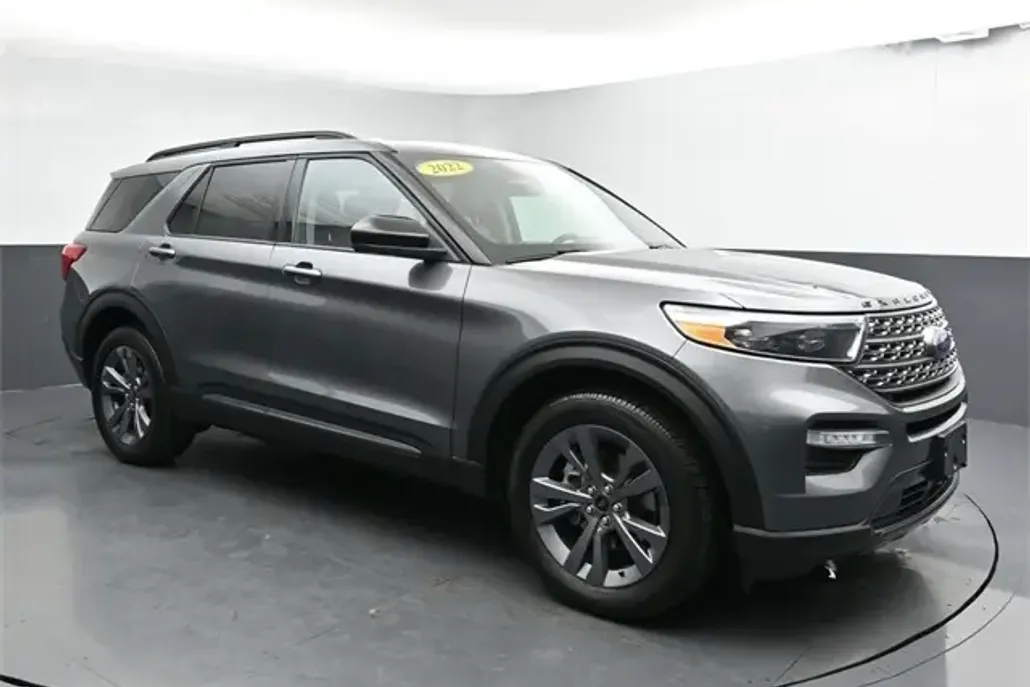 2022 Ford Explorer XLT Sport photo 1