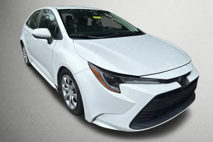 2024 Toyota Corolla LE photo 1