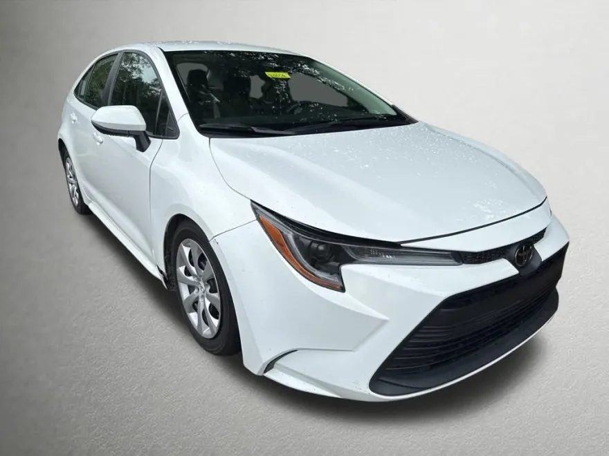 2024 Toyota Corolla LE photo 1