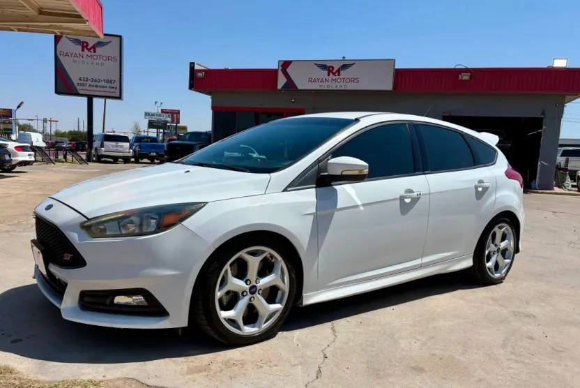 2017 Ford Focus ST photo 1