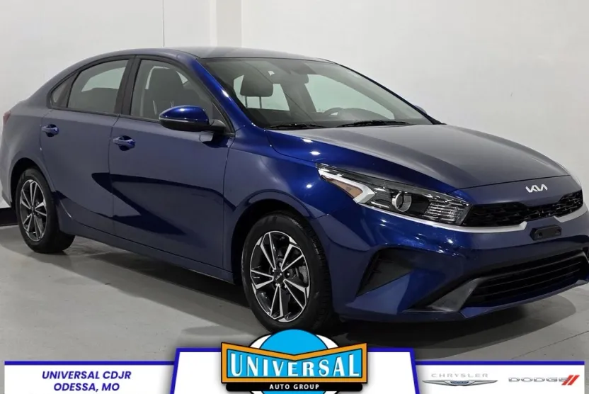 2022 Kia Forte LXS photo 1