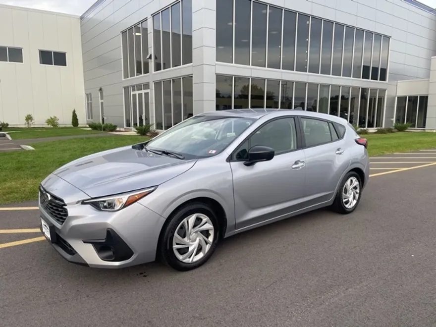 2025 Subaru Impreza Base photo 1