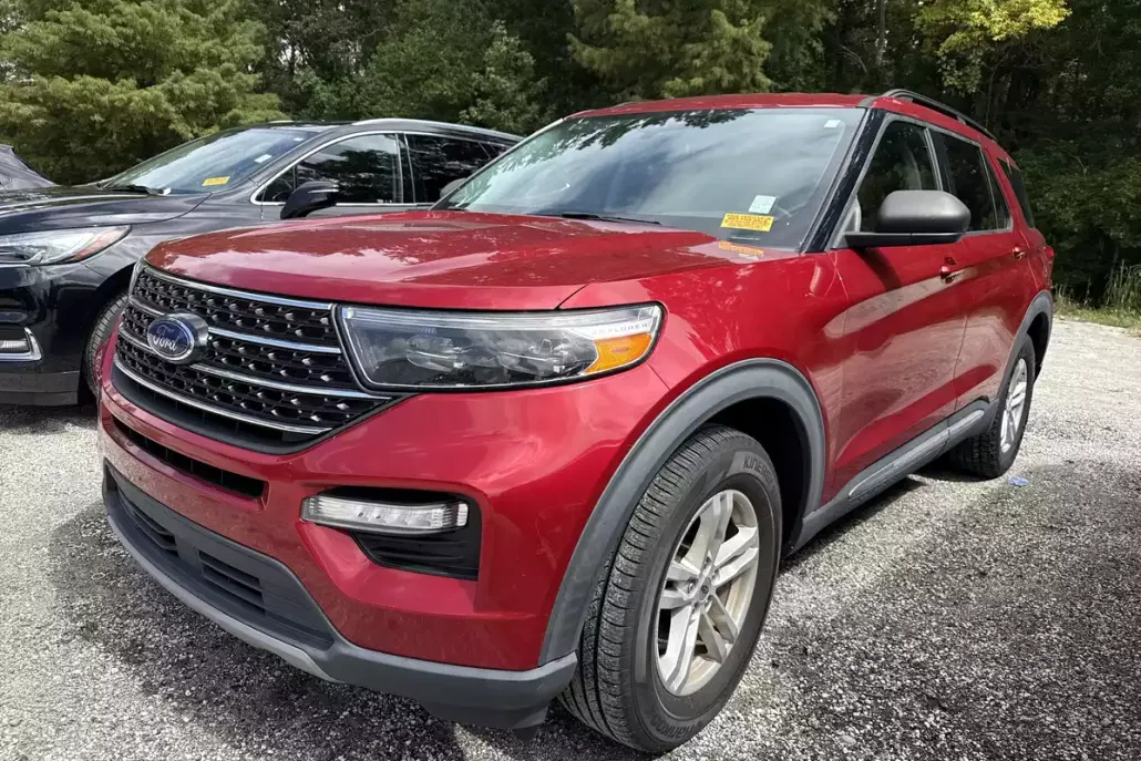 2021 Ford Explorer XLT photo 1