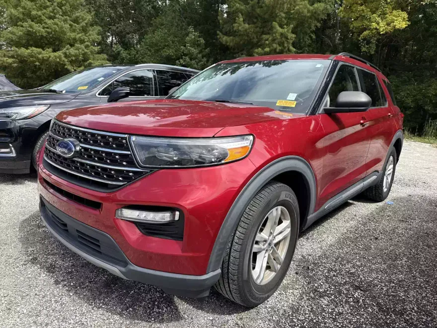 2021 Ford Explorer XLT photo 1