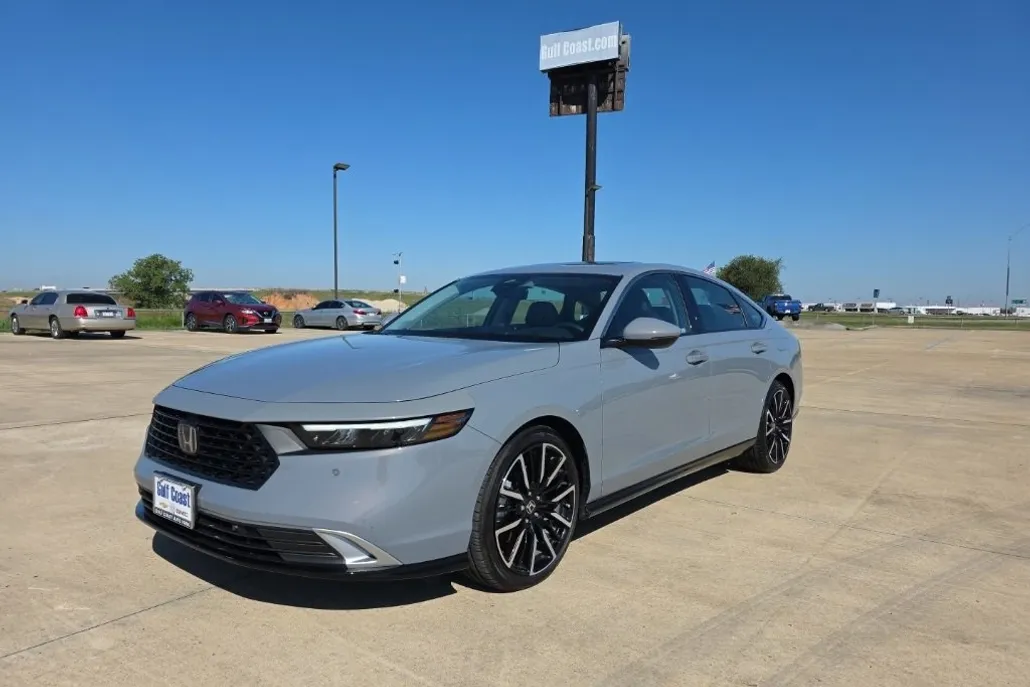 2024 Honda Accord Hybrid Touring photo 1