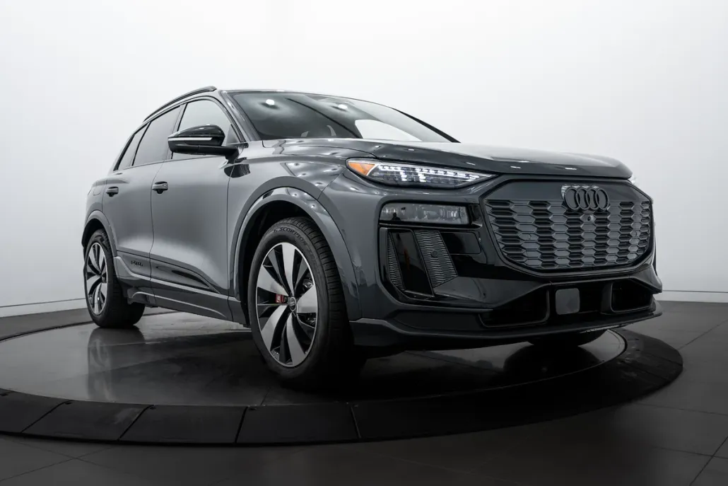 2025 Audi SQ6 photo 1